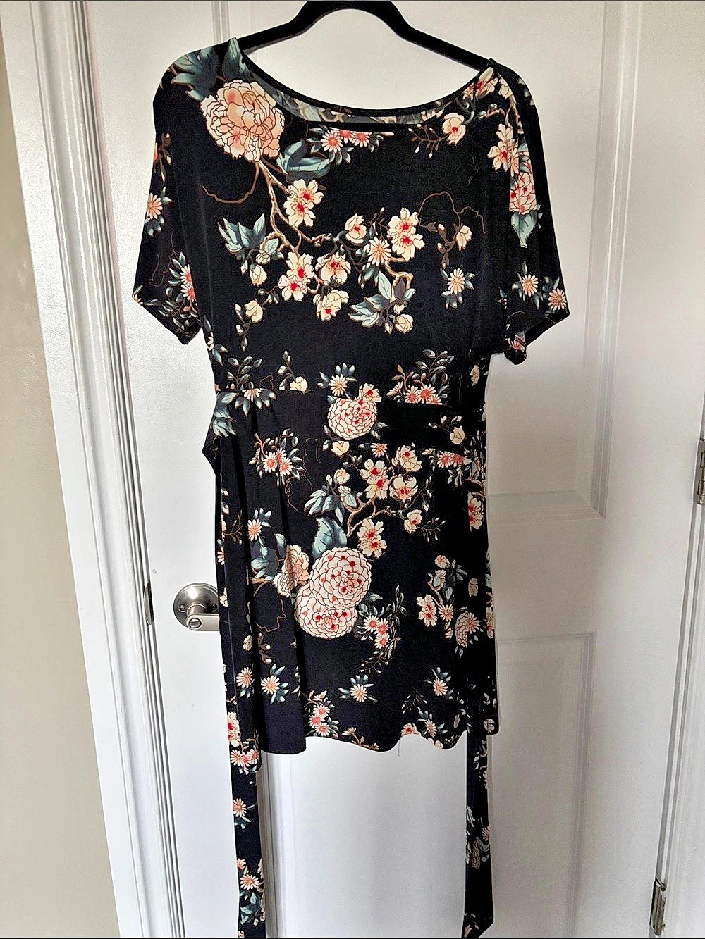 Suzy Shier Floral Mini Dress in Black Like New
